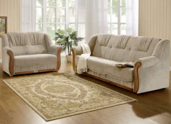 Polstermöbel mit angenehmem, hochflorigem Stoffbezug