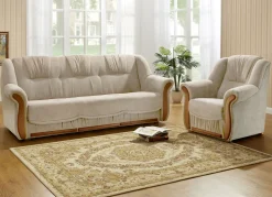 Polstermöbel mit angenehmem, hochflorigem Stoffbezug