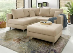 Polstermöbel mit Hocker und Kissen