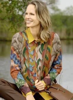 Pullover in Grafikdessin