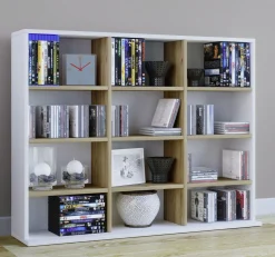 Regal aus Holzstruktur-Nachbildung