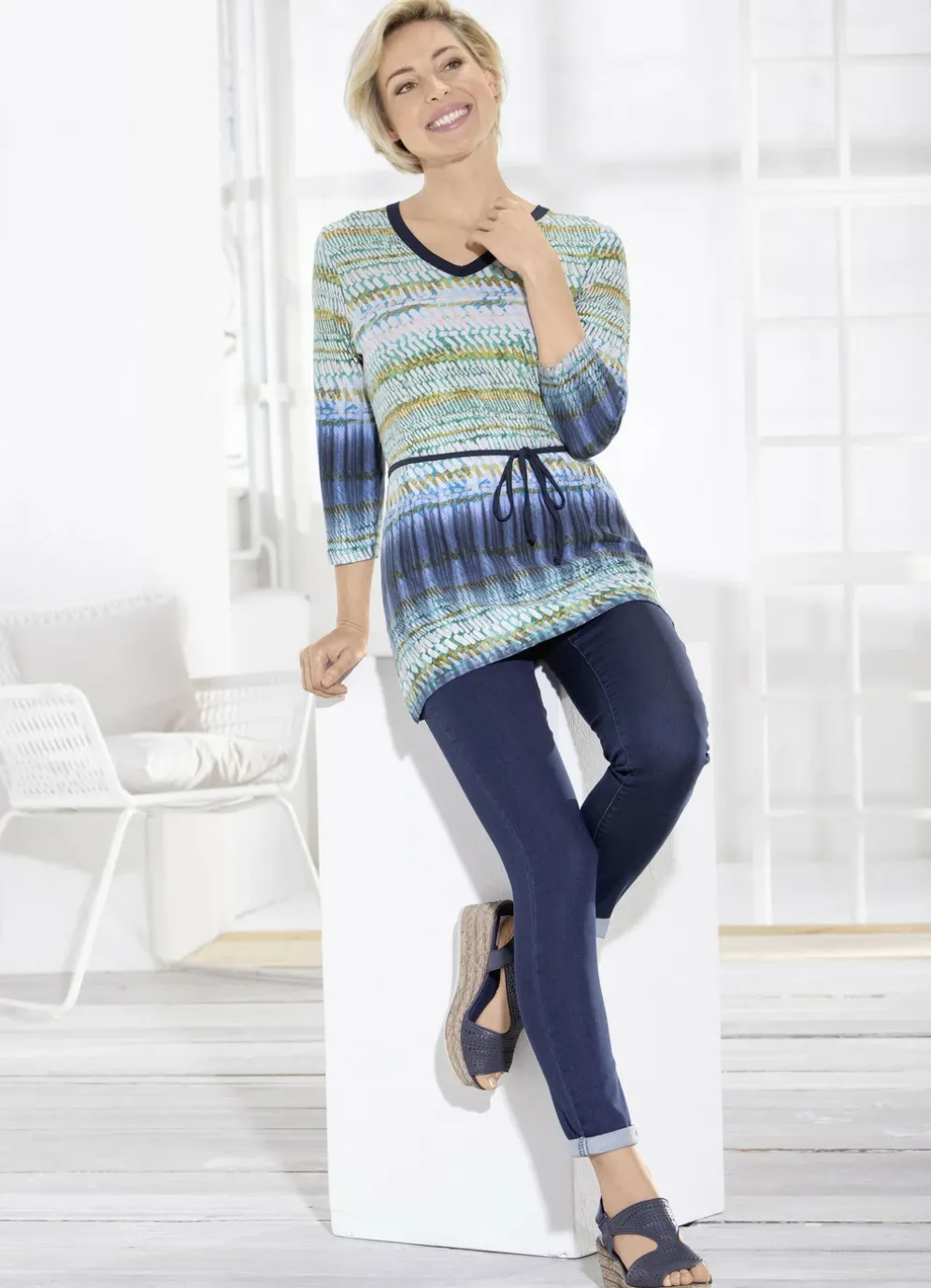 Sagenhafte Tunika mit Gürtelschlaufen und Bindegürtel