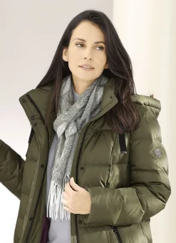 Schal mit Blätterdessin