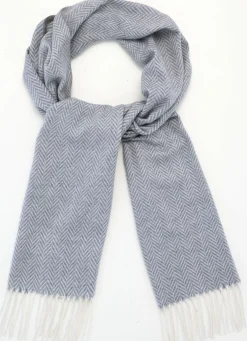 Schal mit Fischgratdessin