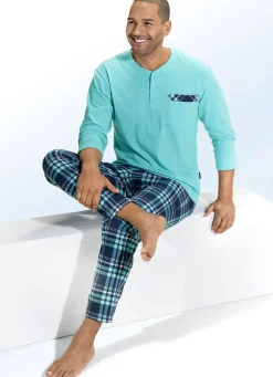 Schlafanzug aus BIO-Baumwolle, Knopfleiste, aufgesetzter Brusttasche und Karodessin