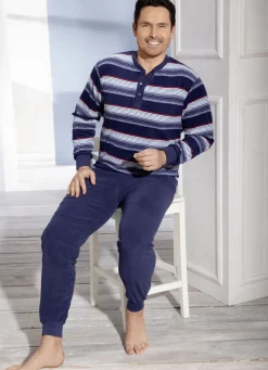 Schlafanzug aus Frottierstretch, mit Knopfleiste und Bündchenabschlüssen
