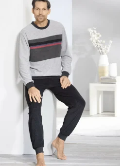 Schlafanzug aus Frottierstretch mit Bündchenabschlüssen