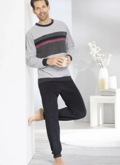 Schlafanzug aus Frottierstretch mit Bündchenabschlüssen