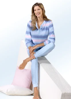 Schlafanzug aus Frottierstretch mit garngefärbtem Ringeldessin