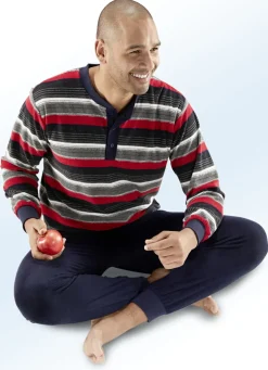 Schlafanzug aus Frottierstretch, mit Knopfleiste und Bündchenabschlüssen