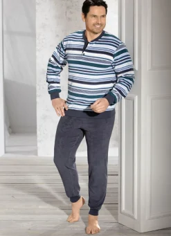 Schlafanzug aus Frottierstretch, mit Knopfleiste und Bündchenabschlüssen