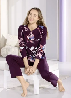 Schlafanzug, langen Ärmeln und langer Hose