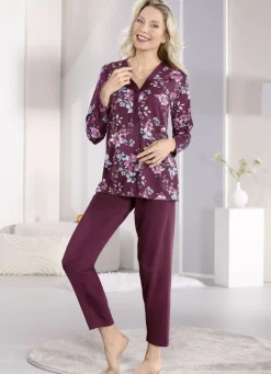 Schlafanzug mit Blende und Knopfleiste sowie langen Ärmeln