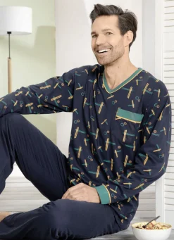 Schlafanzug mit dessiniertem Oberteil, V-Ausschnitt und Brusttasche