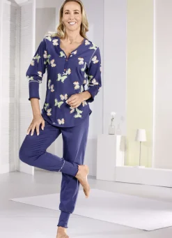 Schlafanzug mit gebogten Bündchenabschlüssen