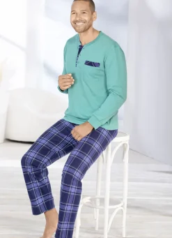 Schlafanzug mit Knopfleiste und offenen Beinabschlüssen