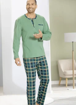 Schlafanzug mit Kontrastblende an Knopfleiste und Brusttasche