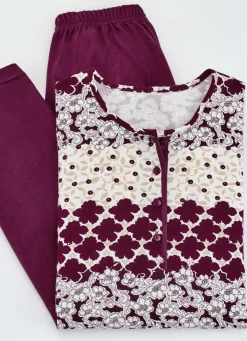 Schlafanzug mit 7/8-langer Hose und Bordürendruck