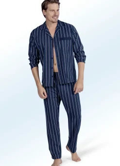 Schlafanzug mit Streifendessin, Reverskragen, durchgehender Knopfleiste und Brusttasche