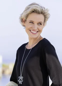 Schlangenkette mit blütenförmigem Anhänger