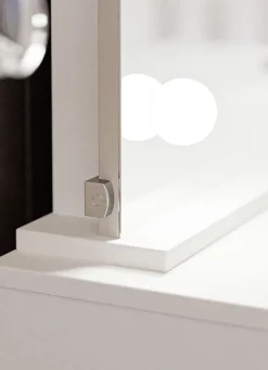 Schminktisch mit LED-Beleuchtung