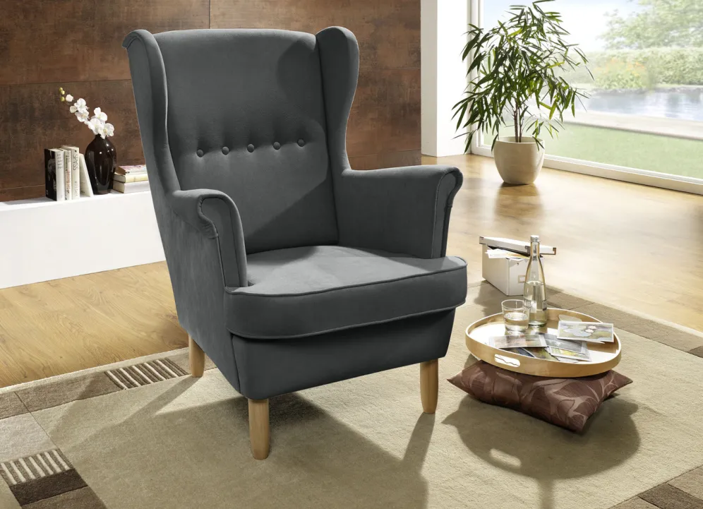 Sessel mit Holzfüßen