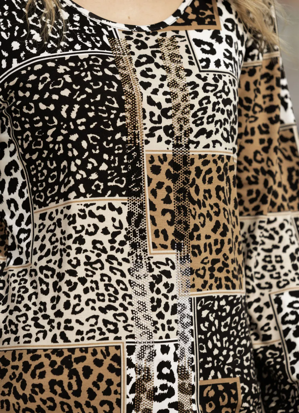 Shirt mit aufwendiger Strasszier