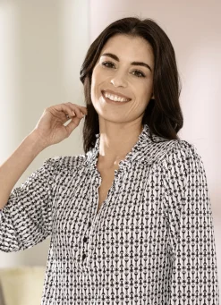 Shirt mit Glanzeffekt