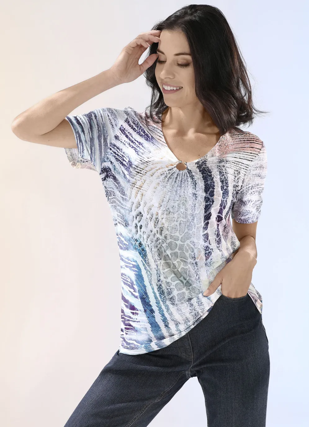 Shirt mit V-Ausschnitt mit Zierring