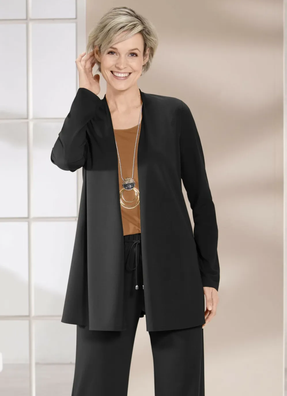 Shirtjacke in verschlussloser Form in 4 Farben