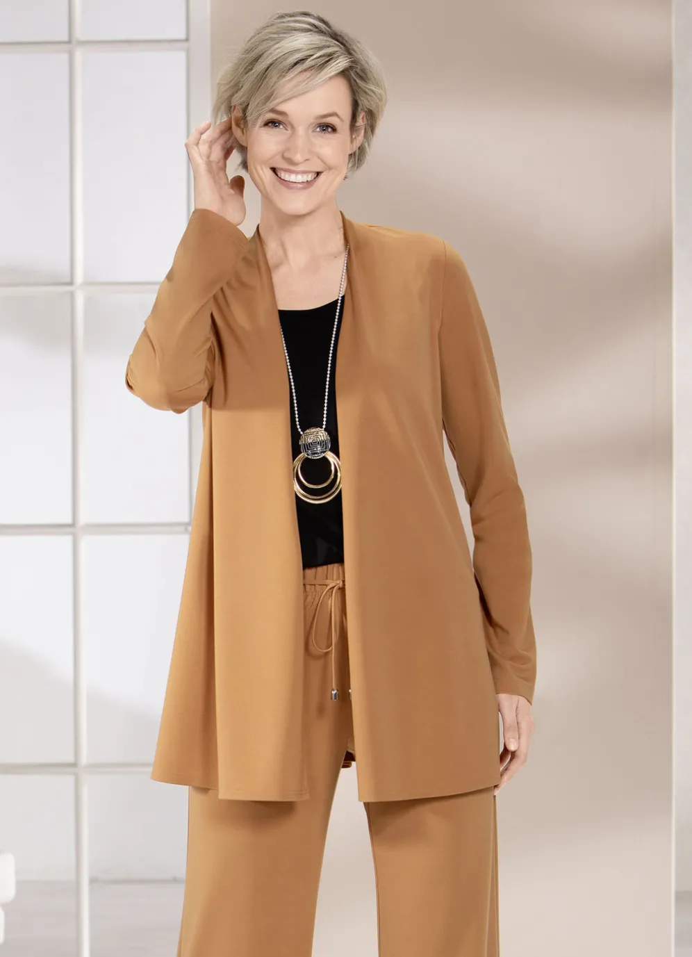 Shirtjacke in verschlussloser Form in 4 Farben