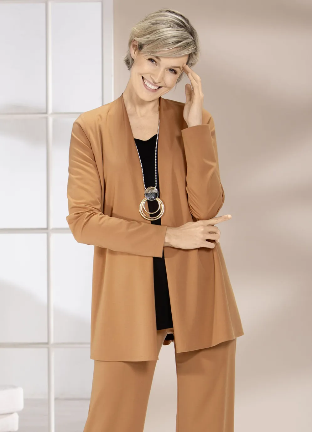 Shirtjacke in verschlussloser Form in 4 Farben