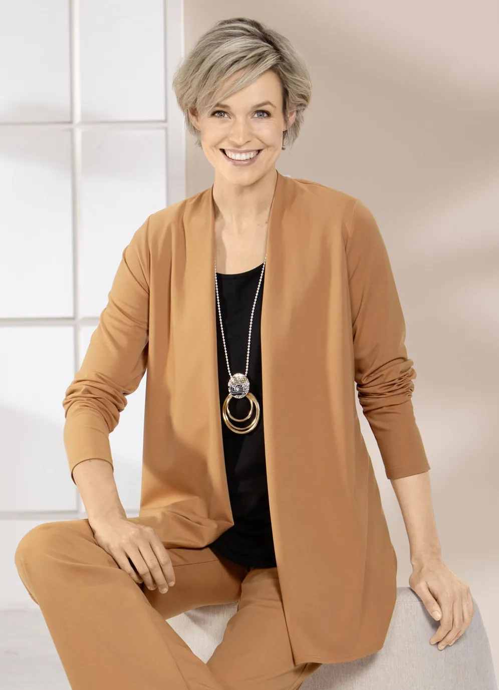 Shirtjacke in verschlussloser Form in 4 Farben