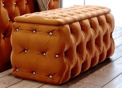 Sitztruhe mit Steppung und Strasssteinen