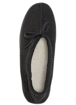 Slipper aus elastischem Strickmaterial mit Schnürung