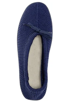 Slipper aus elastischem Strickmaterial mit Schnürung