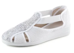 Slipper mit luftigen Durchbrüchen