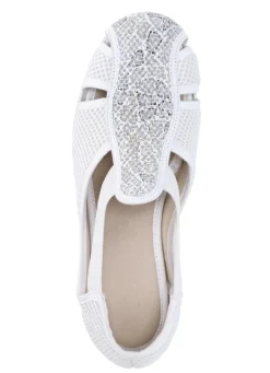 Slipper mit luftigen Durchbrüchen