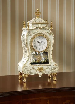 Spieluhr in antiker Verkleidung