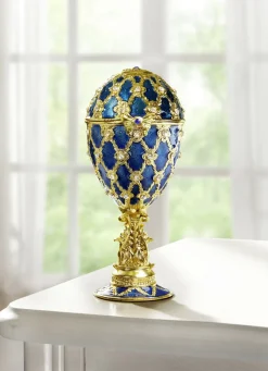 Spieluhr mit goldfarbenen Verzierungen von Hand bemalt