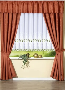 Stickerei-Store in gerader Form mit Plauener Stickerei