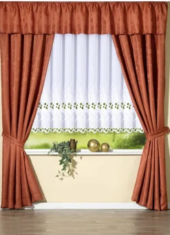 Stickerei-Store in gerader Form mit Plauener Stickerei