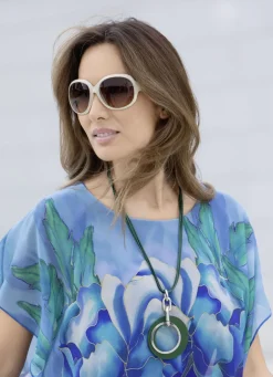 Stilsichere Halskette mit Anhänger aus Holz und Metall