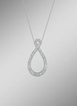 Strahlender Begleiter: Anhänger mit funkelnden Kristallen