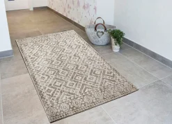 Strapazierfähige Brücken und Teppiche für drinnen und draußen