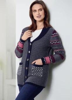 Strickjacke im Mustermix
