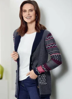 Strickjacke im Mustermix