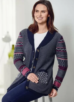 Strickjacke im Mustermix