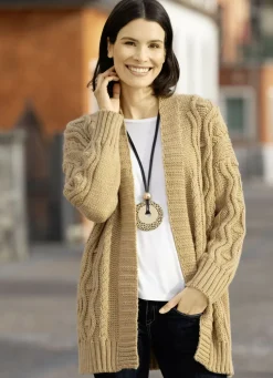 Strickjacke in Grobstrick