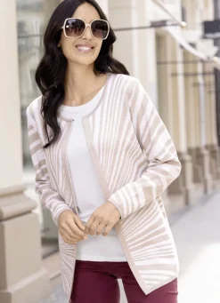 Strickjacke in Sonnenstrahlen-Dessin